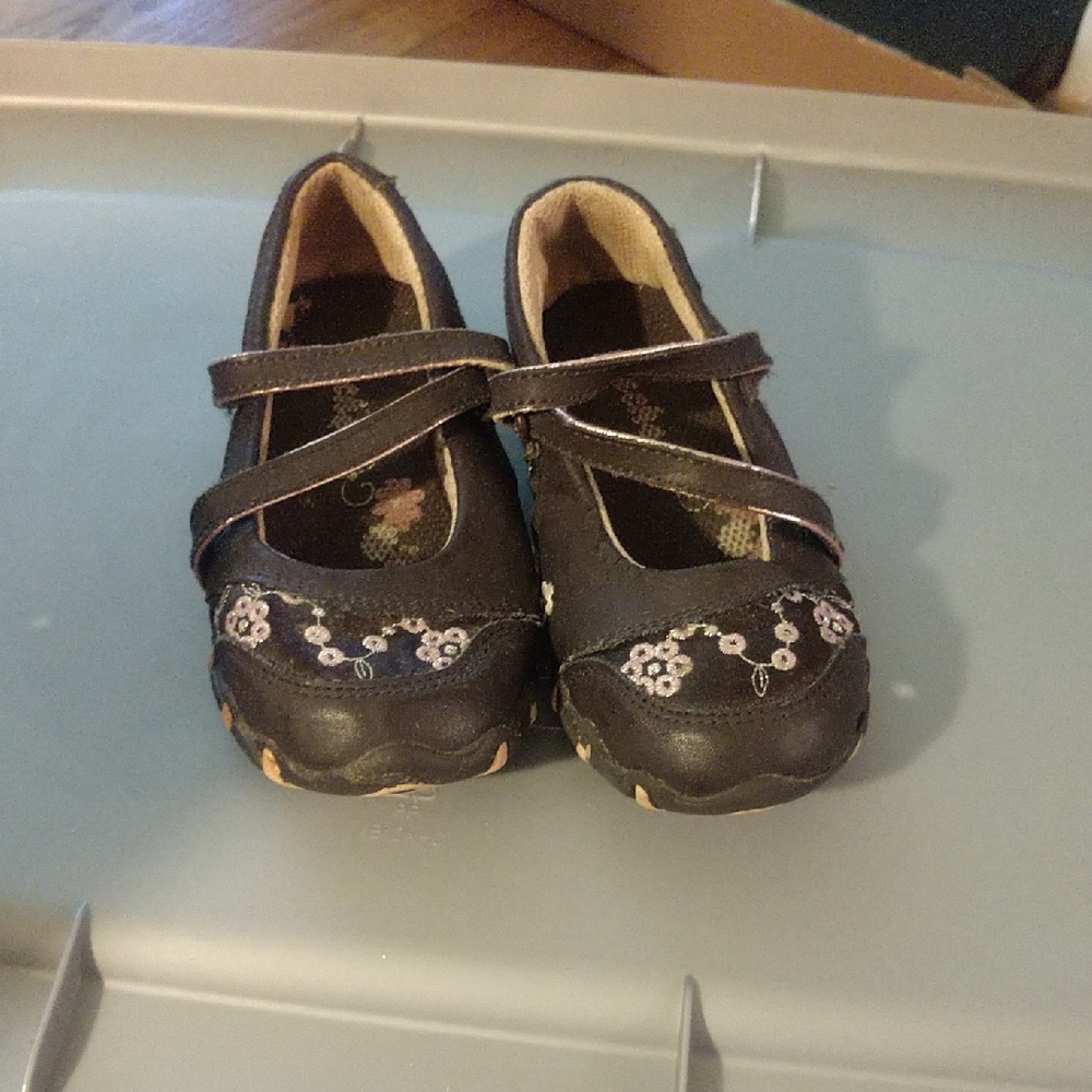 Skechers Floral Embroidered Kids Shoes - Picture 2 of 3